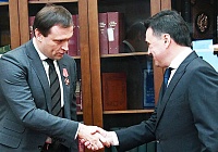 Депутат Государственной Думы РФ Сергей Пахомов был награждён губернатором Андреем Воробьёвым почётным знаком «За заслуги перед Московской областью». Депутат Государственной Думы РФ Сергей Пахомов был награждён губернатором Андреем Воробьёвым почётным знаком «За заслуги перед Московской областью».