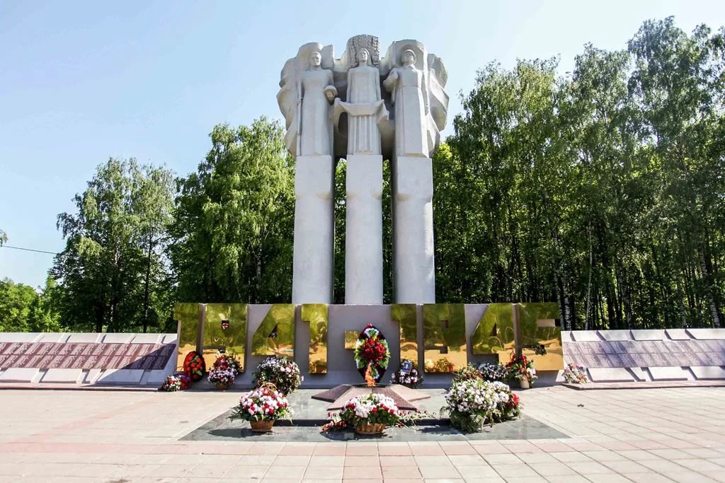 Город королева московской. Памятники Королева Московской области. Памятник на мемориале славы в Королеве. Королёв город. Мемориал воинской славы Королев.