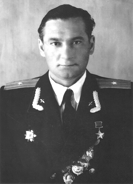 Г.И. Байков Герой Советского Союза выпускник первой школы 1940 г.jpg