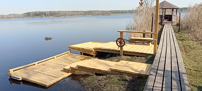 Фото 12. На причале биостанции.jpg