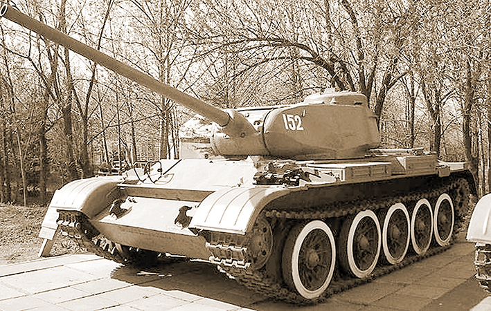 7. 85-мм ЗИС-С -53 на Т-44.jpg