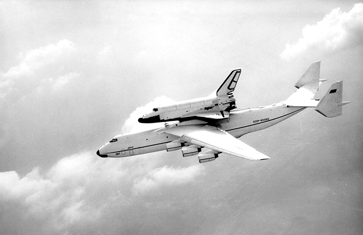 3. Самолёт Мрия доставляет Буран из Подмосковья на Байконур.jpg