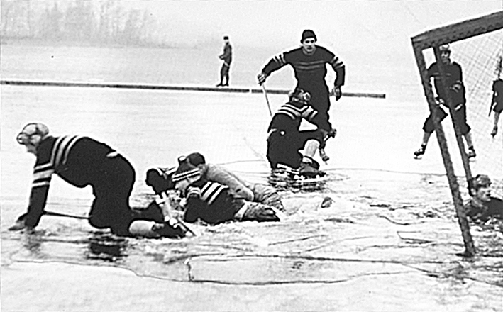 Фото 9. IMG_0037-Вначале в России играли на водоёмах и игроки иногда проваливались под лёд.jpg