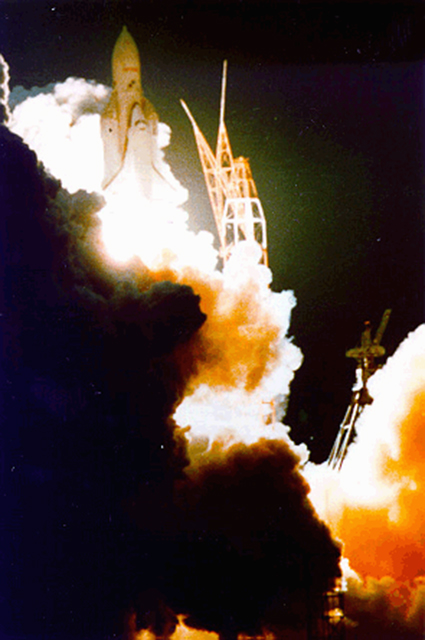 Пилот космонавт кто ещё. Шаттл колумбия экипаж. Говард хьюз 1976. Изделие 1. Первый и последний полет.