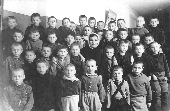 Первоклассники 1945 года.jpg