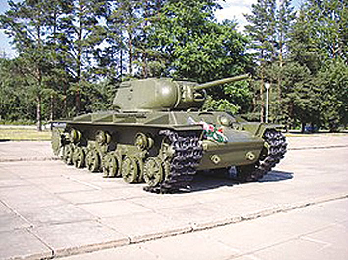 10. 76-мм ЗИС-5 на КВ-1С.jpg