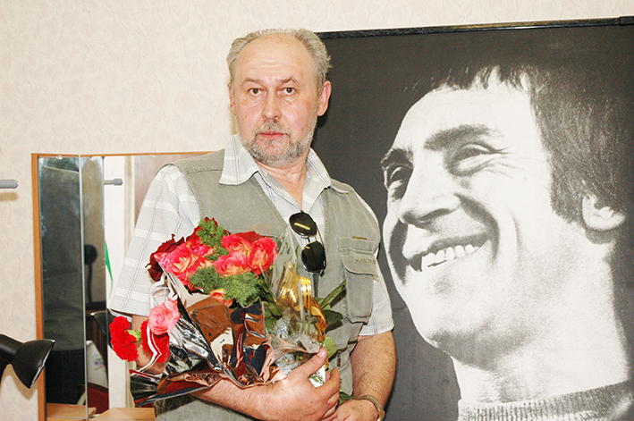 6. Александр Лисицын на вечере памяти В.Высоцкого 2005 г..JPG