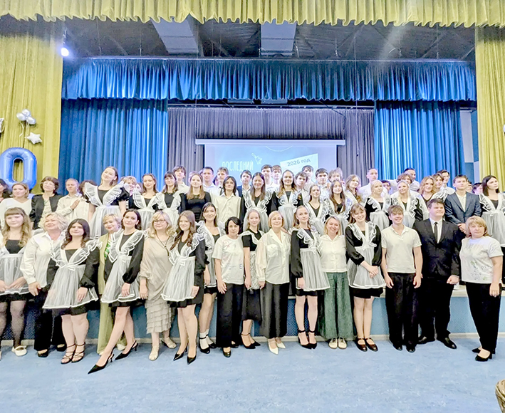 Все выпускники с педагогами .jpg