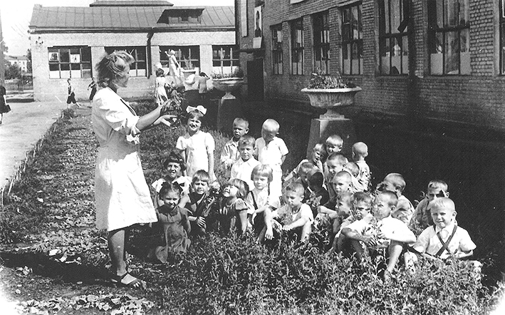 Дети в пришкольном летнем лагере.jpg