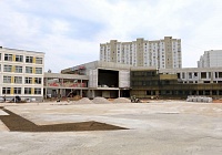 В строящемся учебном корпусе для школы №20 будет теплая витражная галерея и ярусный актовый зал В строящемся учебном корпусе для школы №20 будет теплая витражная галерея и ярусный актовый зал
