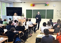 Сотрудник полиции в г.о. Королёв провёл профилактические беседы со школьниками Сотрудник полиции в г.о. Королёв провёл профилактические беседы со школьниками