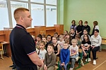 Сотрудник Госавтоинспекции провёл профилактическую беседу с воспитанниками детского лагеря дневного пребывания в г.о. Королёв