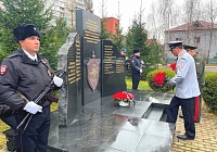 Сотрудники Управления полиции по г.о. Королёв и общественники возложили цветы к мемориалу
