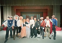 Под софитами и в закулисье