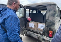 В Королёве сотрудники полиции передали военнослужащим автомобили и гуманитарную помощь