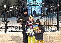 Сотрудница Госавтоинспекции провела акцию «Безопасная зима в Королёве»