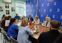 Круглый стол с многодетными семьями и семьями с детьми-инвалидами: пути решения актуальных проблем Круглый стол с многодетными семьями и семьями с детьми-инвалидами: пути решения актуальных проблем