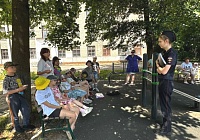 Сотрудница полиции в Королёве провела встречу с детьми в летнем лагере Сотрудница полиции в Королёве провела встречу с детьми в летнем лагере