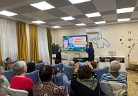 Молодогвардейцы поздравили старшее поколение с Днём бабушек и дедушек Молодогвардейцы поздравили старшее поколение с Днём бабушек и дедушек