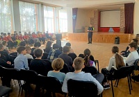 Госавтоинспектор провёл в Королёве профилактическую беседу с учащимися гимназии